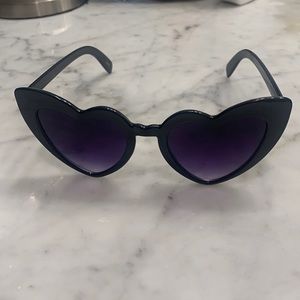 Unbranded NWOT oversize black heart sunglasses